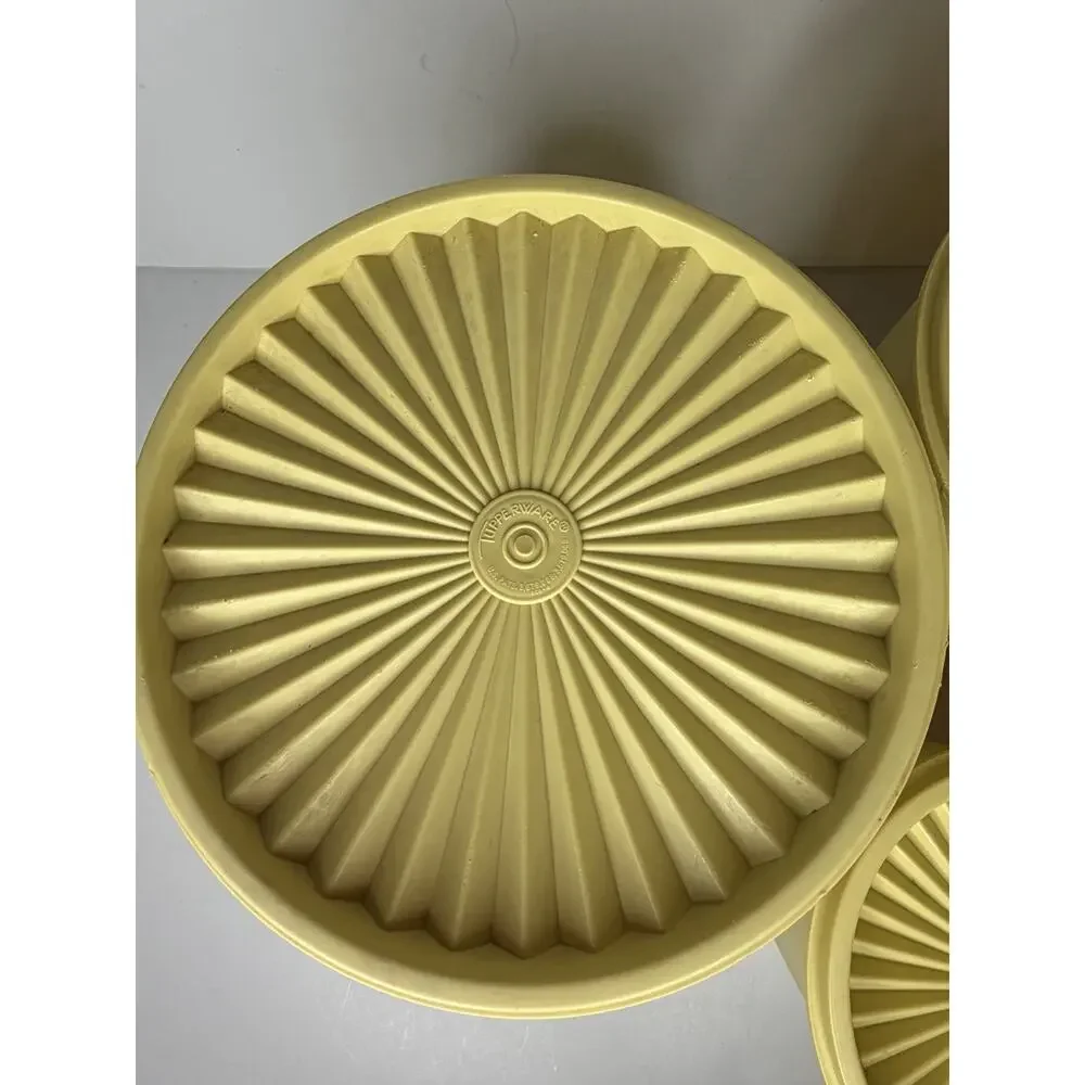 Vintage Tupperware 4-Piece Servalier Canister Set Yellow Harvest Gold Starburst